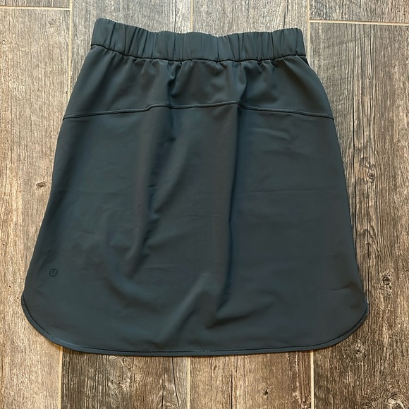 lululemon athletica Dresses & Skirts - Lululemon on the fly skirt size 8